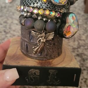 Elegant Black and Silver Bracelet Stand